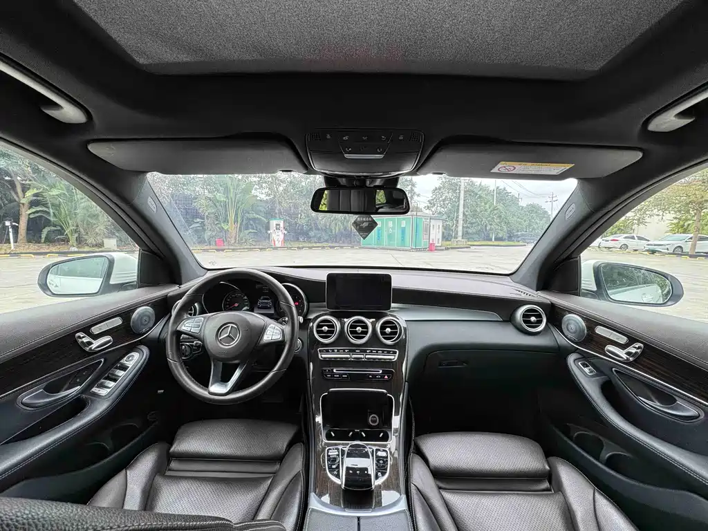 Mercedes-Benz GLC 2018 — фото 16