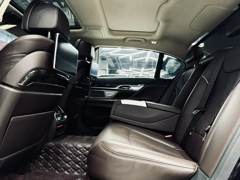 BMW 7 Series 2016 — фото 24