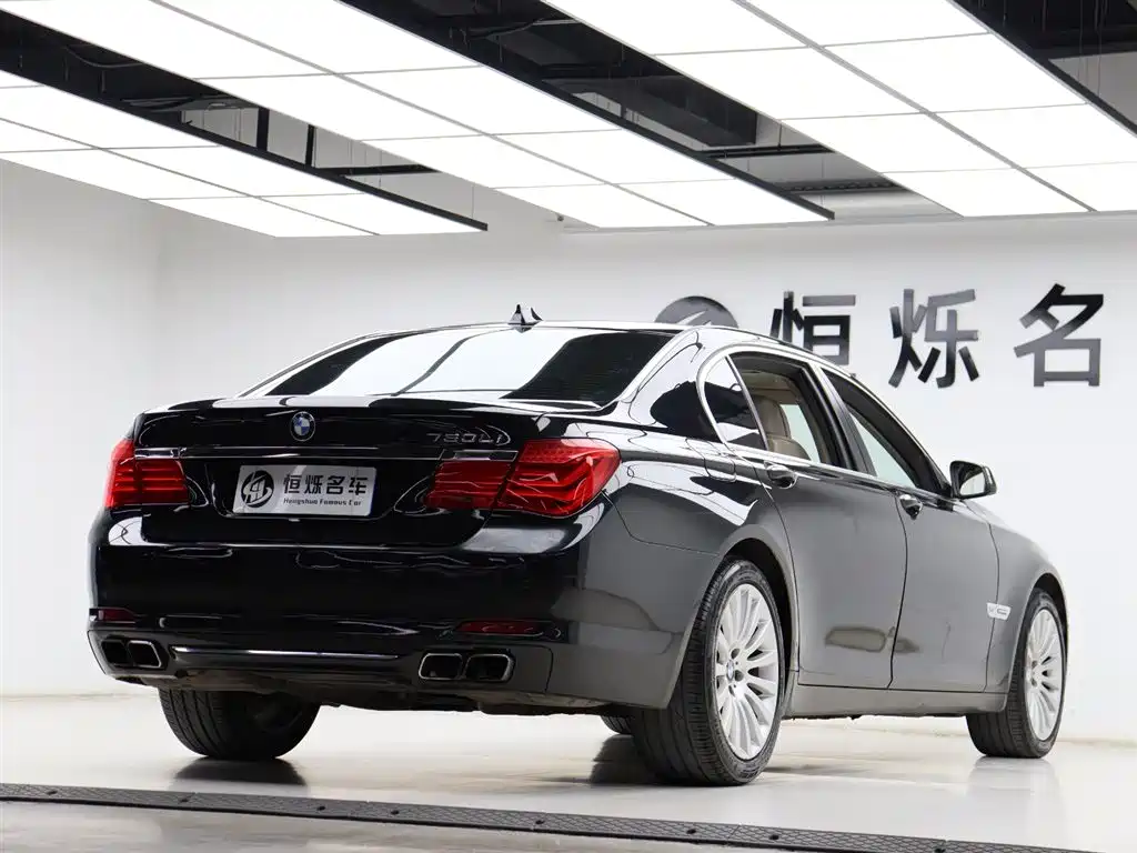 BMW 7 Series 2012 — фото 32