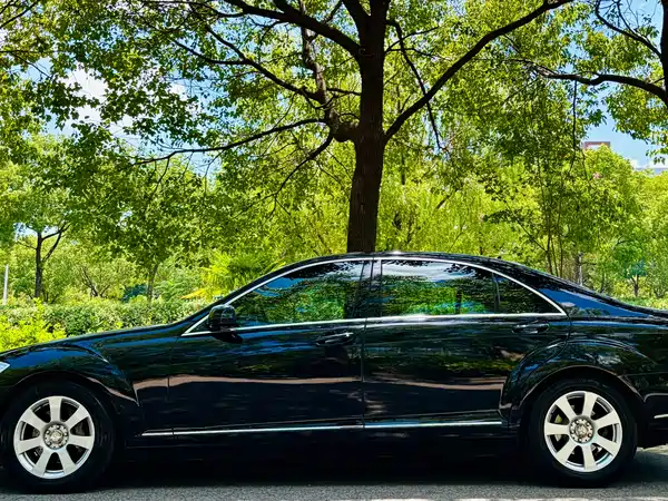 Mercedes-Benz S-Class 2012