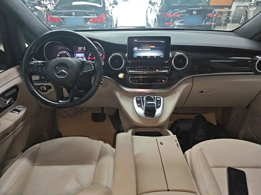 Mercedes-Benz V-Class 2017 — фото 10