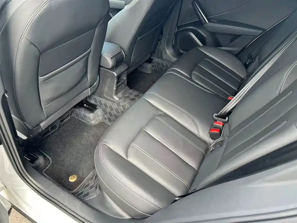 Audi Q2L 2024