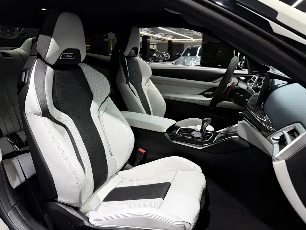 BMW M4 2025 — фото 10