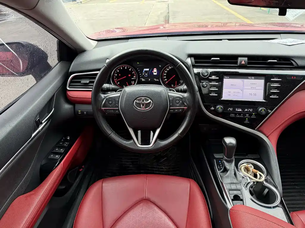 Toyota Camry 2018 — фото 12