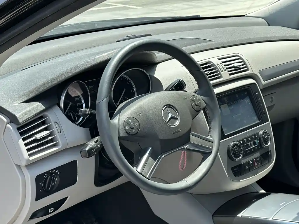 Mercedes-Benz R-Class 2016 — фото 15