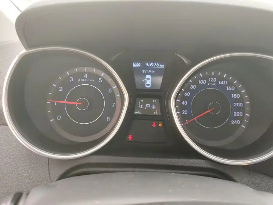 Hyundai Elantra 2016 — фото 14