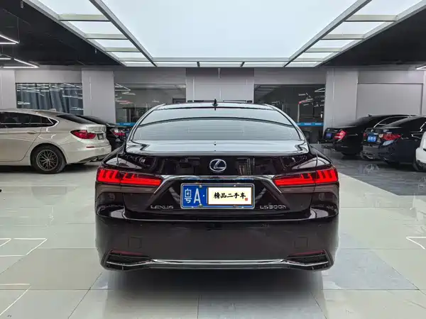 Lexus LS 2021
