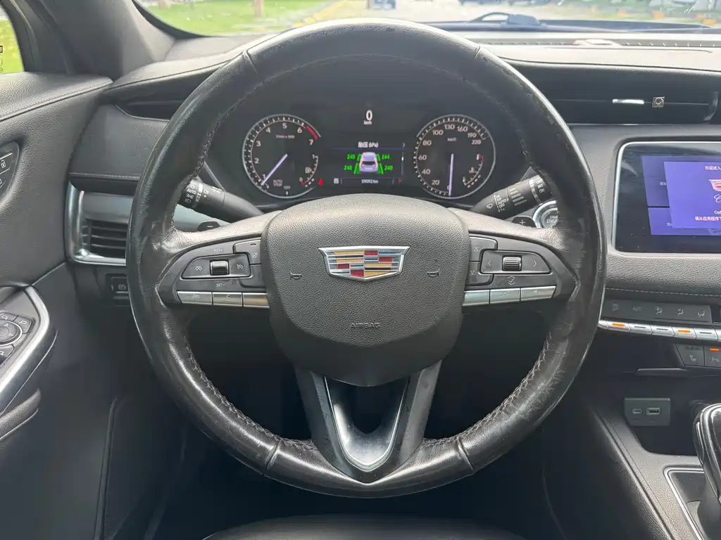Cadillac XT4 2021 — фото 14