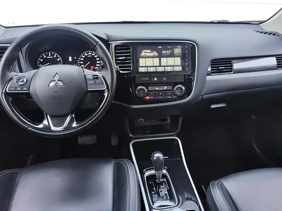 Mitsubishi Outlander 2020 — фото 12