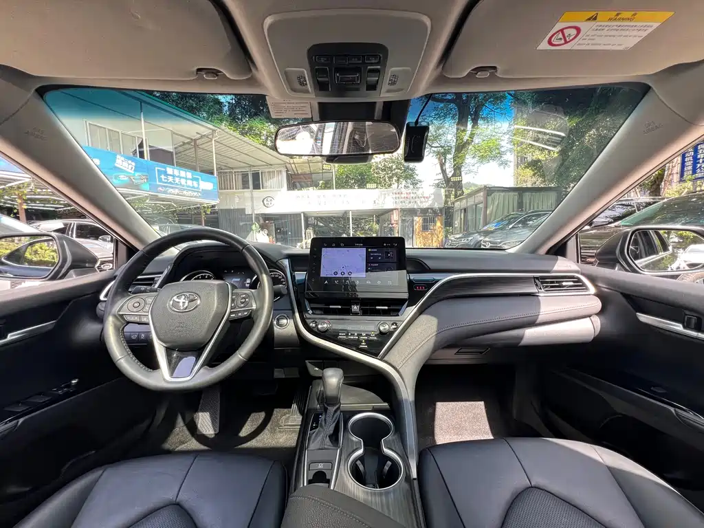 Toyota Camry 2024 — фото 19