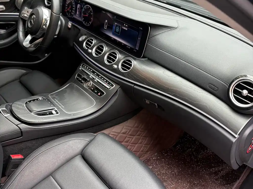Mercedes-Benz E-Class 2019 — фото 12