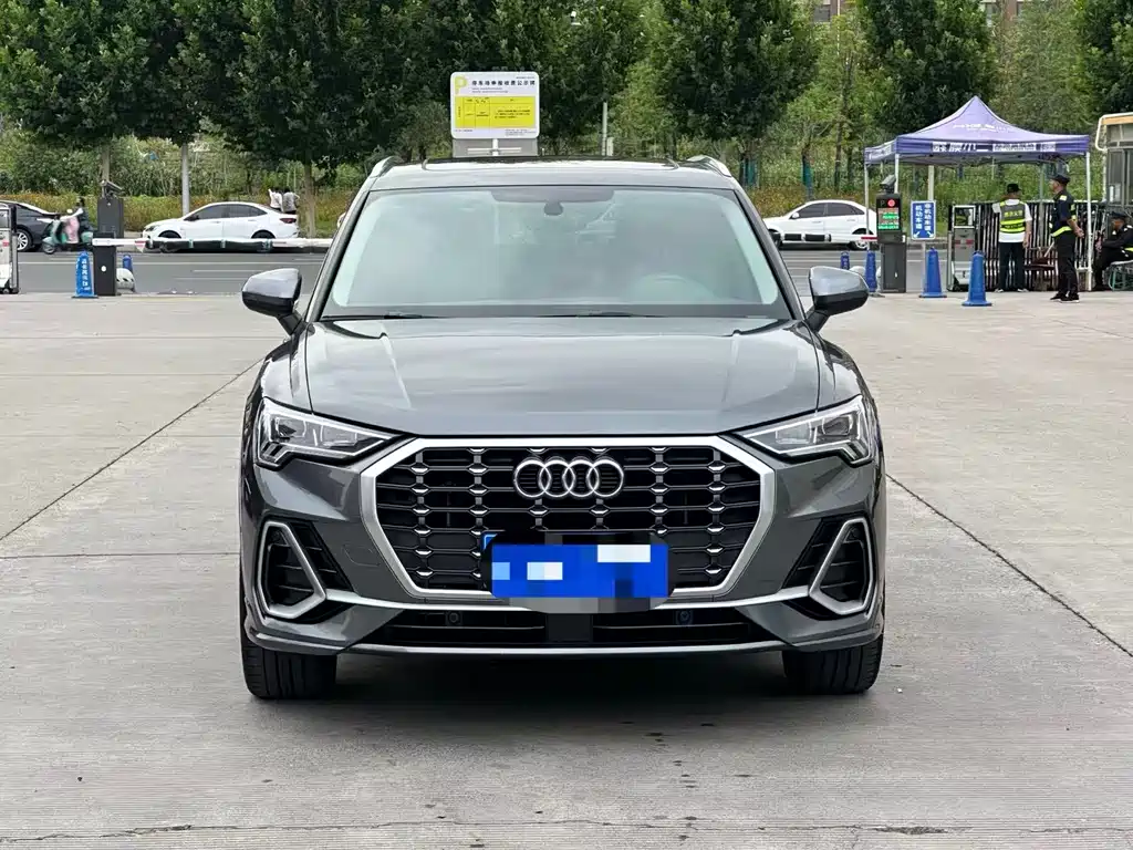 Audi Q3 2022 — фото 1
