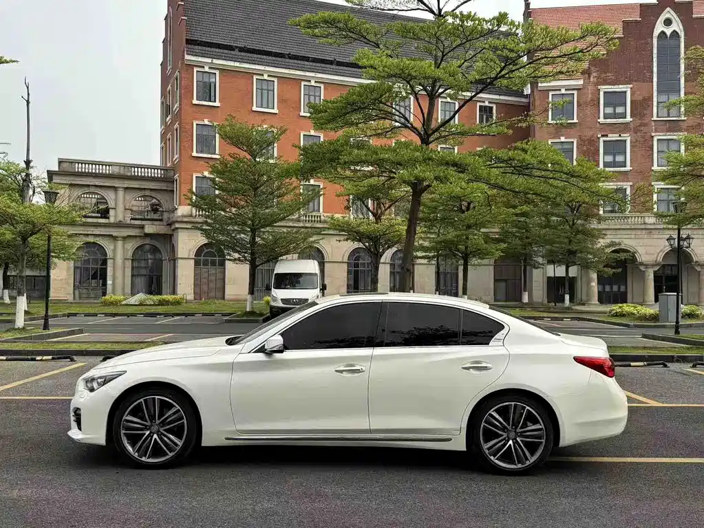 Infiniti Q50L 2015 — фото 3