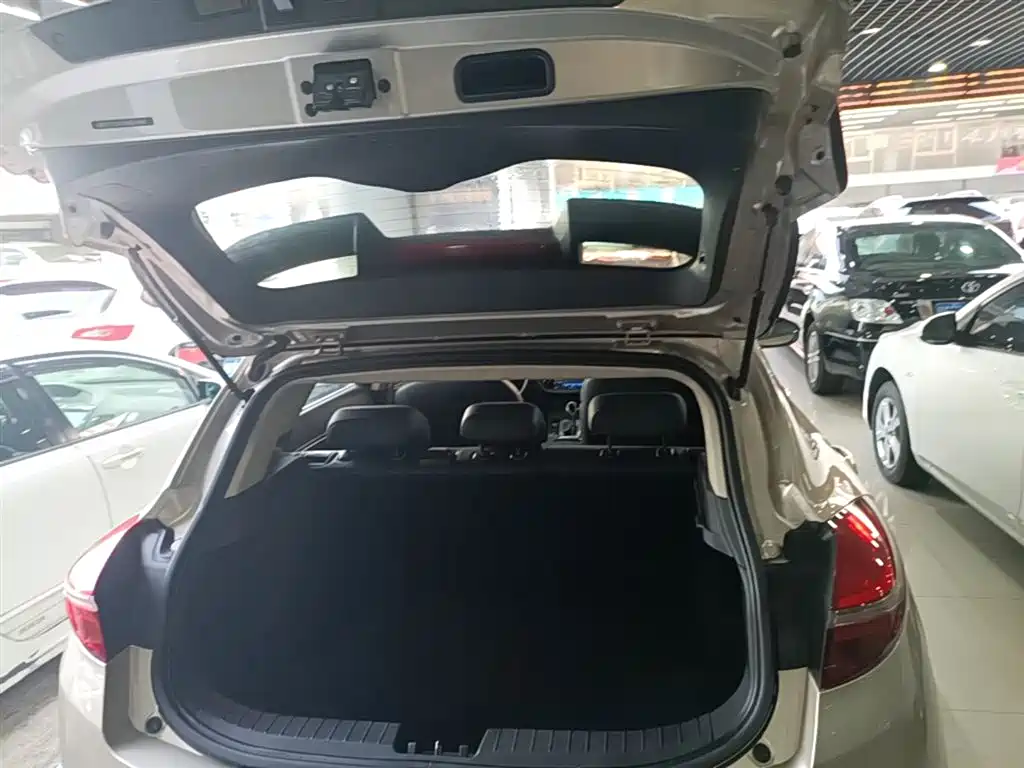 Geely Emgrand GS 2018 — фото 19