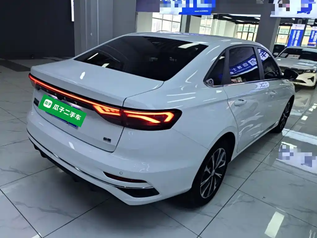 Geely Emgrand 2024