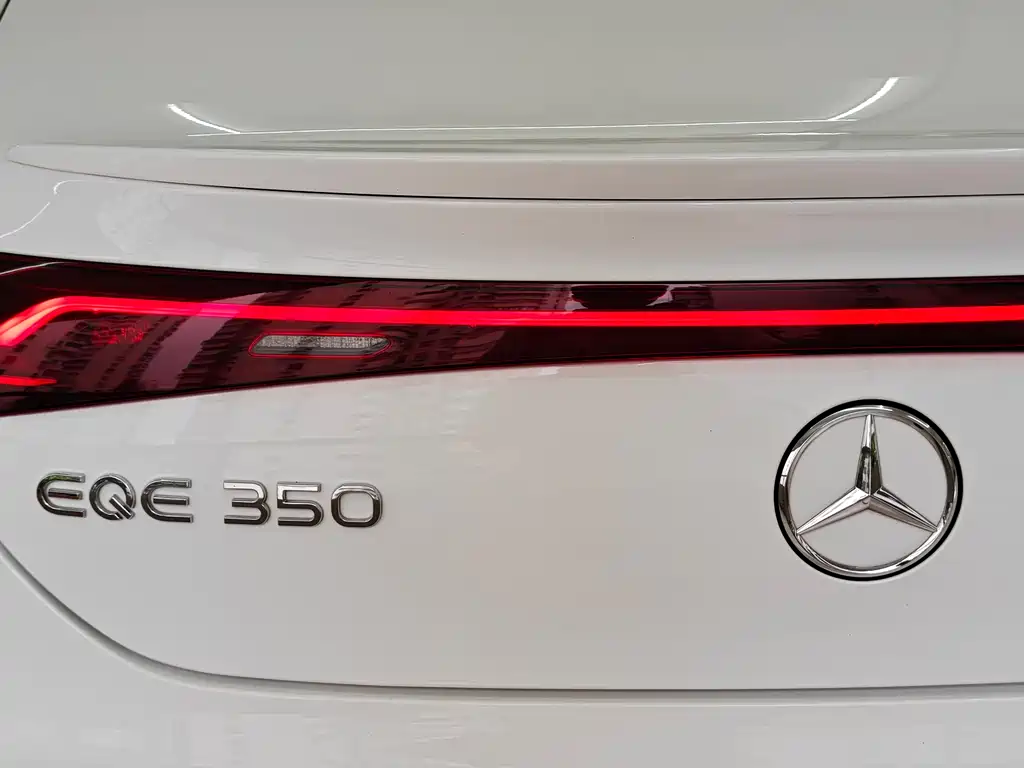 Mercedes-Benz EQE 2023 — фото 17