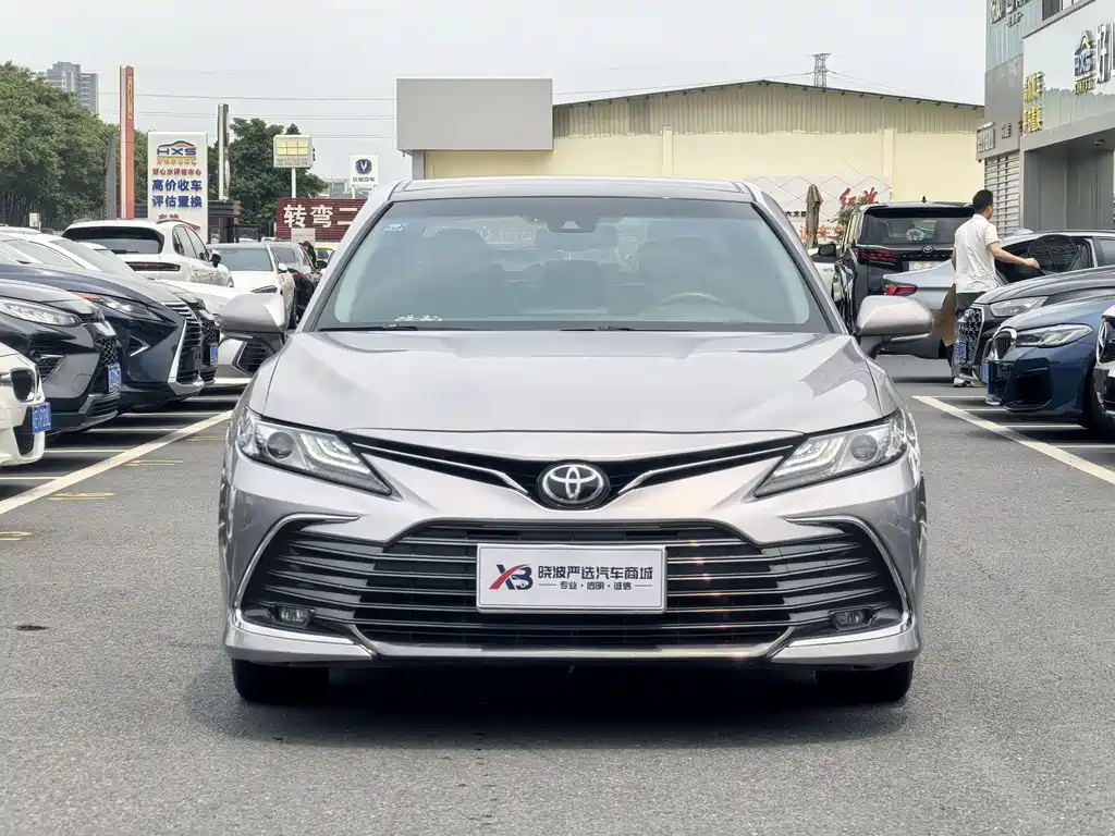Toyota Camry 2022 — фото 2