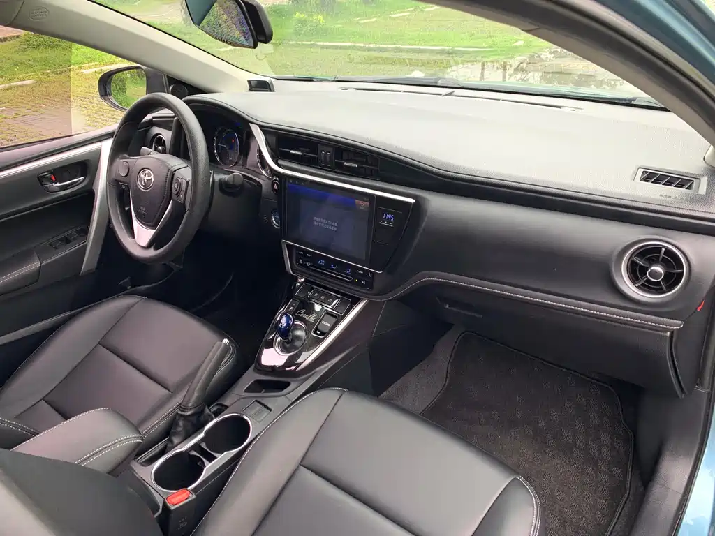 Toyota Corolla 2018 — фото 12