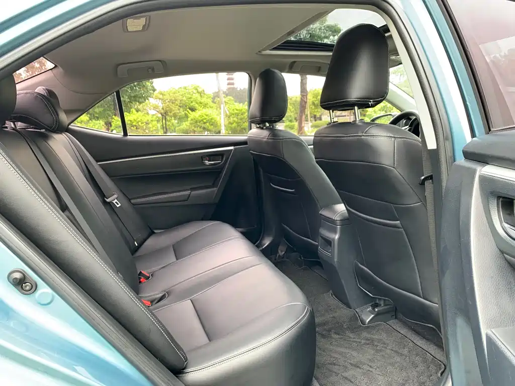 Toyota Corolla 2018 — фото 13
