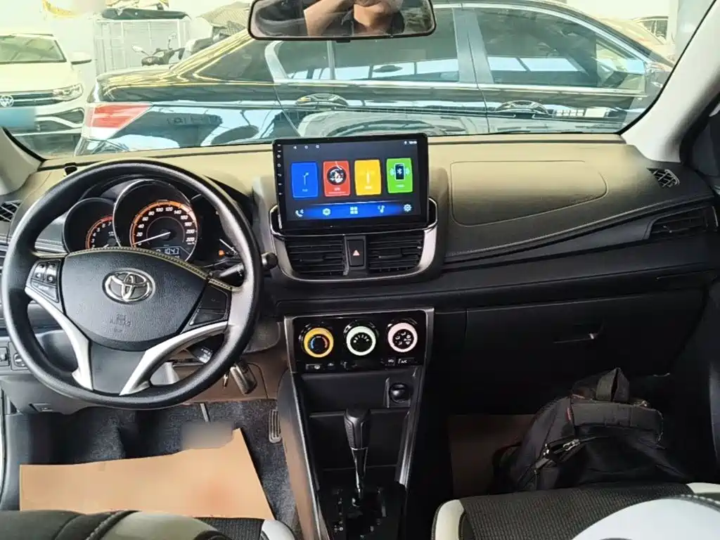 Toyota Yaris L 2023 — фото 10