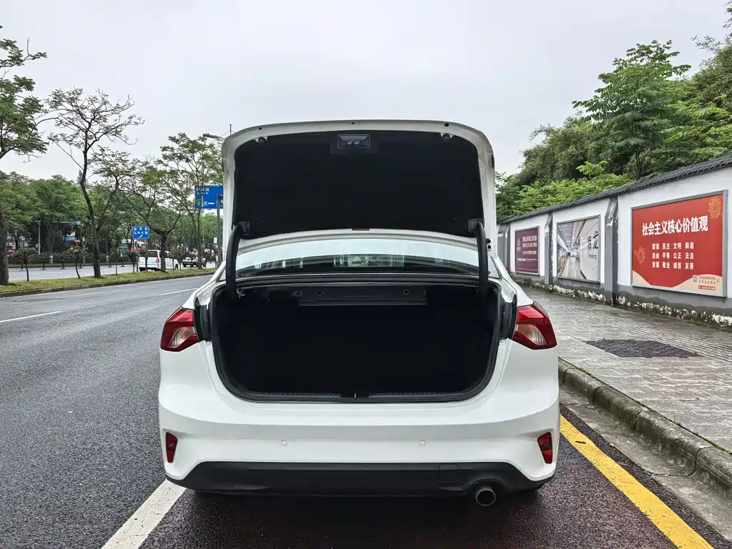 Ford Focus 2019 — фото 13