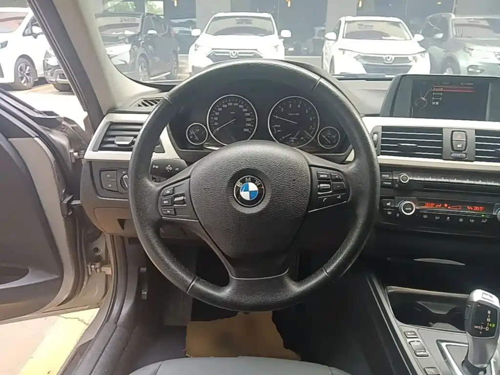 BMW 3 Series 2015 — фото 11