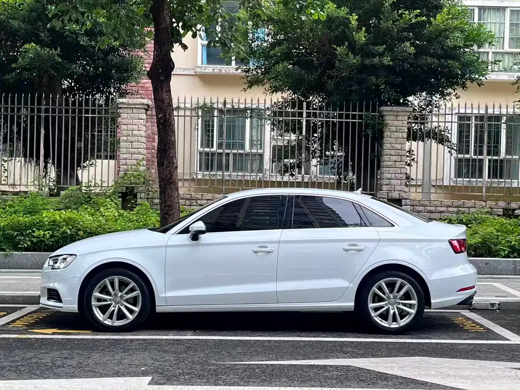 Audi A3 2018 — фото 10