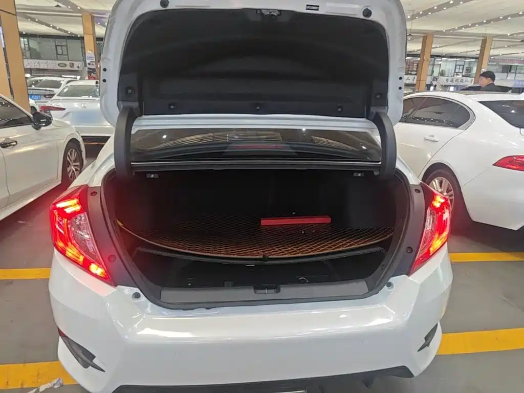 Honda Civic 2020 — фото 19