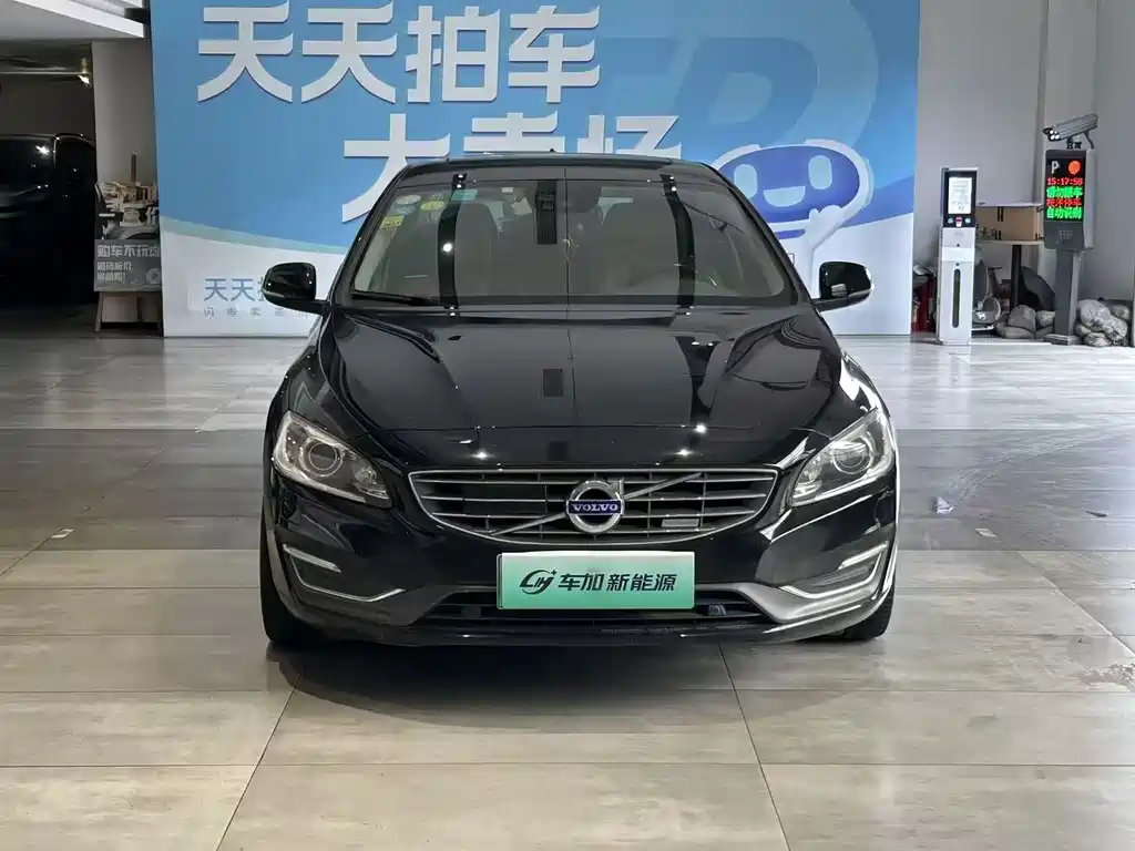 Volvo S60 PHEV 2015 — фото 2
