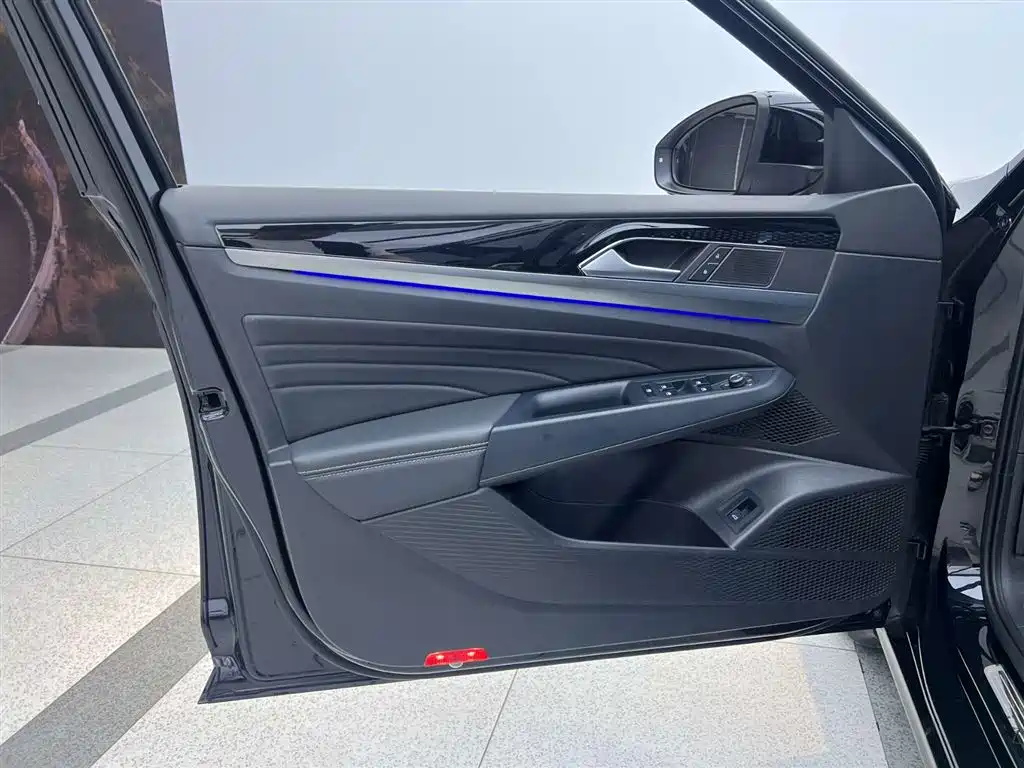 Volkswagen Passat 2023 — фото 16