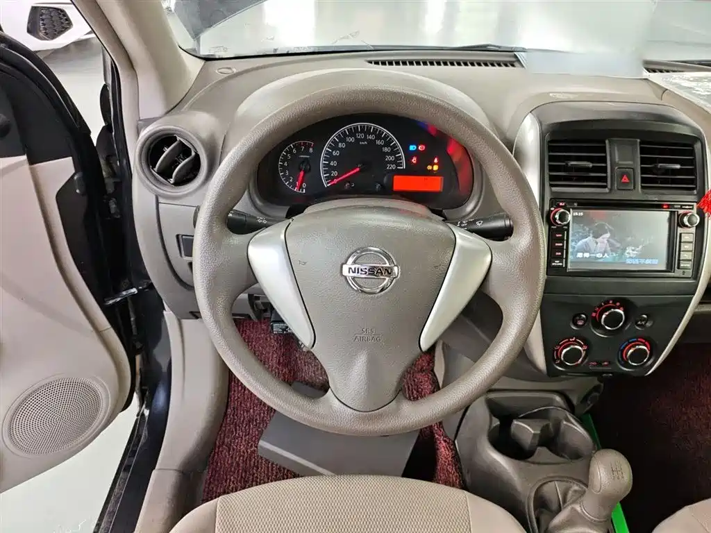 Nissan Sunny 2015 — фото 7