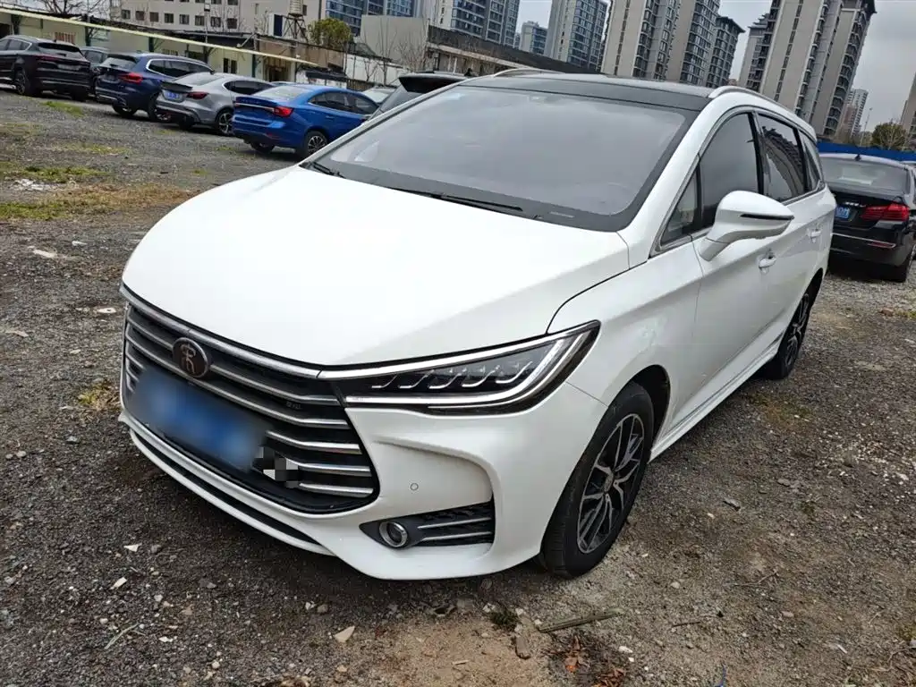 BYD MAX 2017