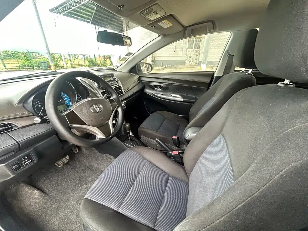 Toyota Yaris L 2016 — фото 9