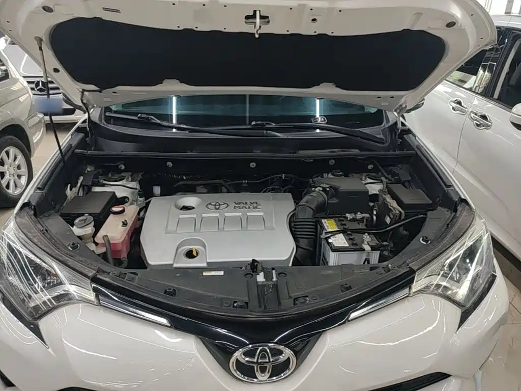Toyota RAV4 2017 — фото 20