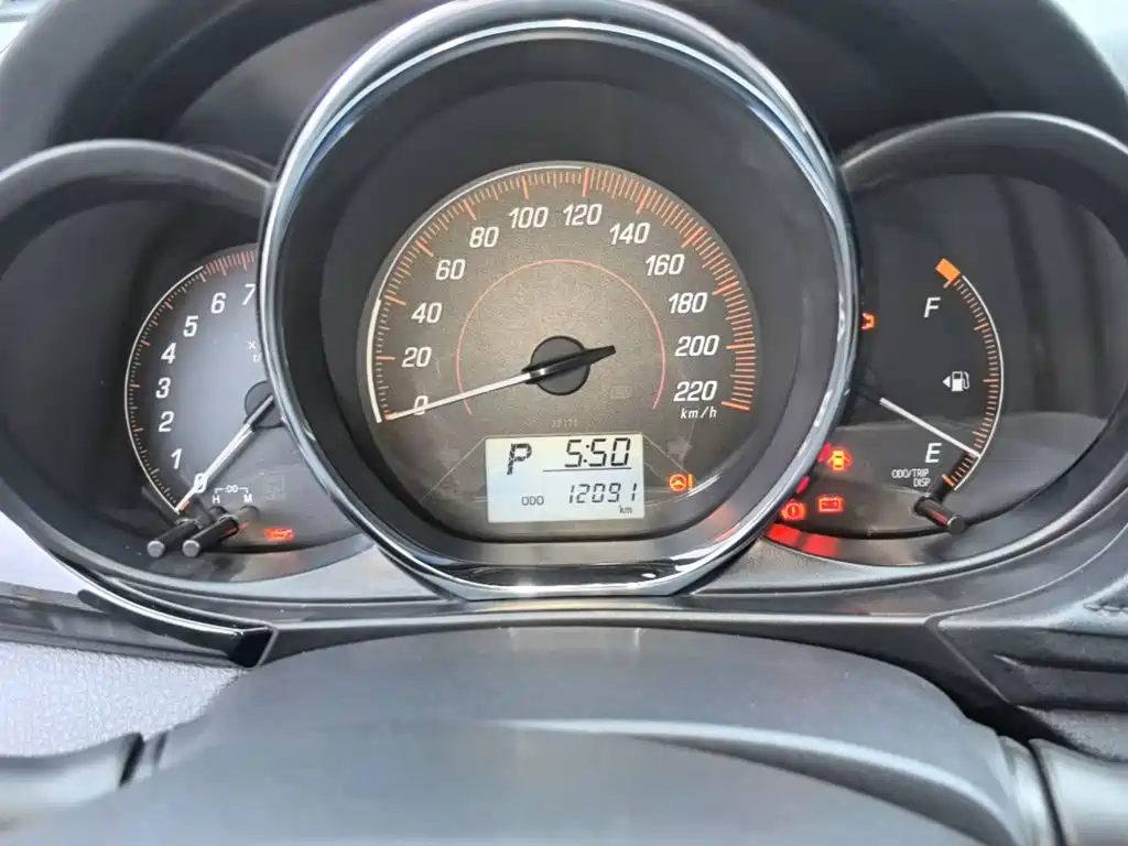 Toyota Yaris L 2020 — фото 12