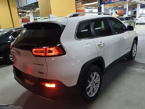 Jeep Cherokee 2016