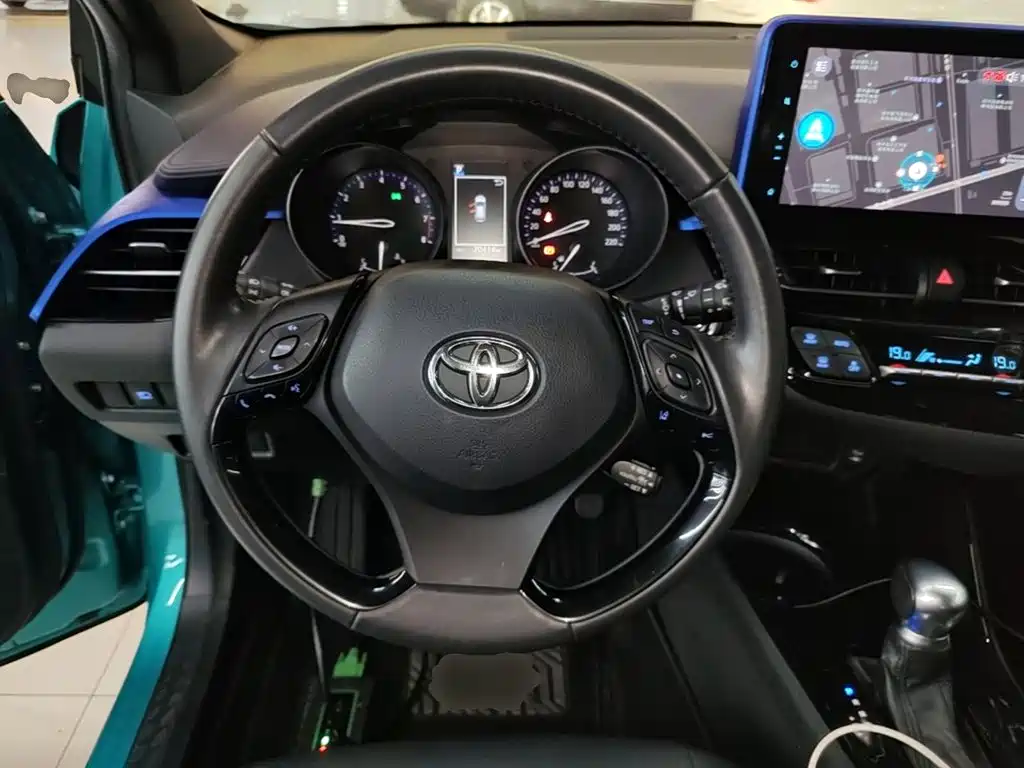 Toyota C-HR 2019 — фото 11