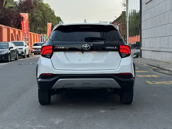 Toyota Yaris L 2022