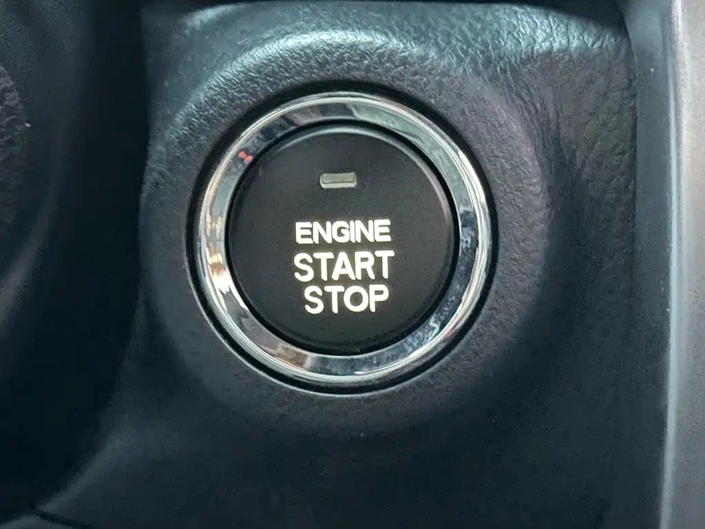 Toyota Yaris L 2022 — фото 16