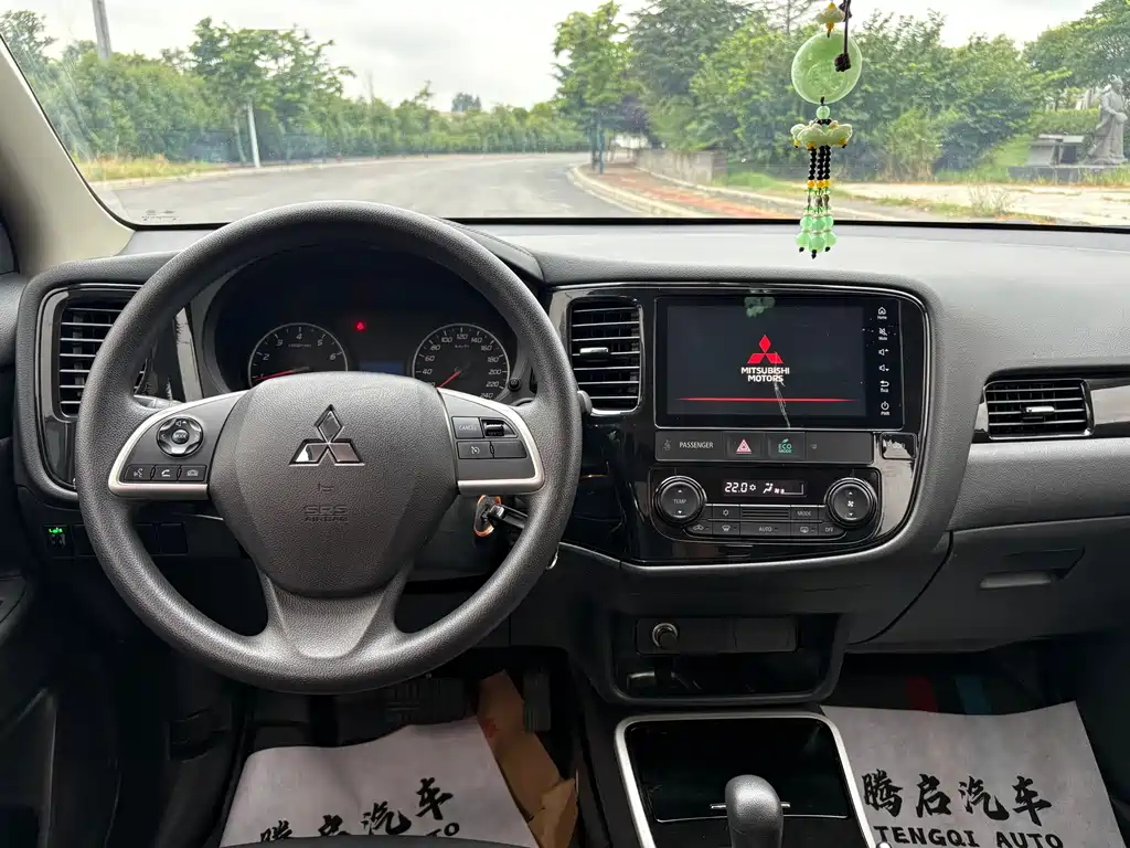 Mitsubishi Outlander 2023 — фото 11