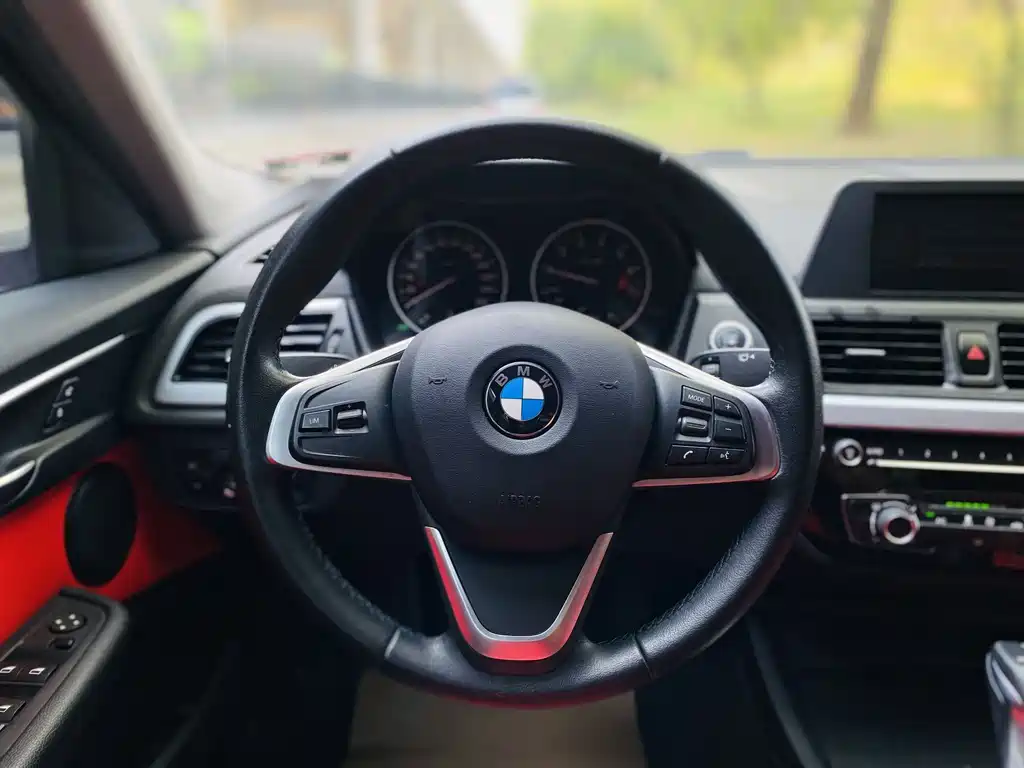 BMW 1 Series 2017 — фото 12