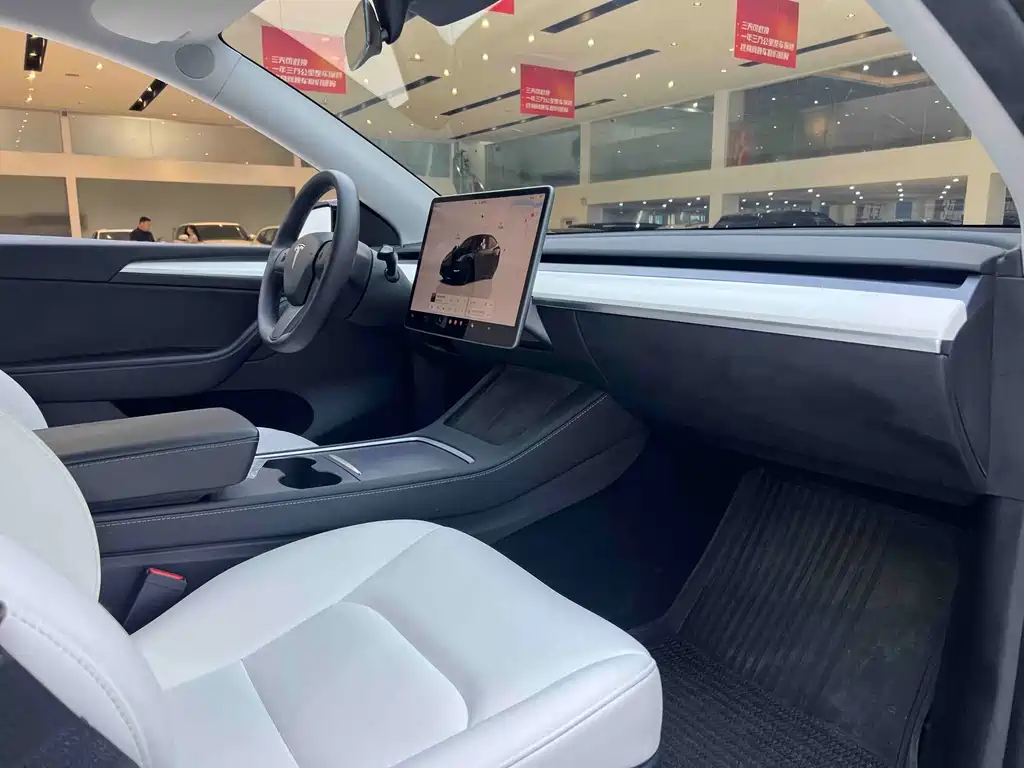 Tesla Model Y 2023 — фото 4