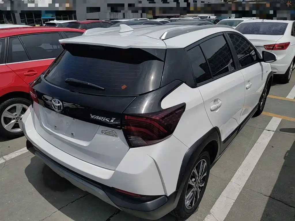 Toyota Yaris L 2020 — фото 7