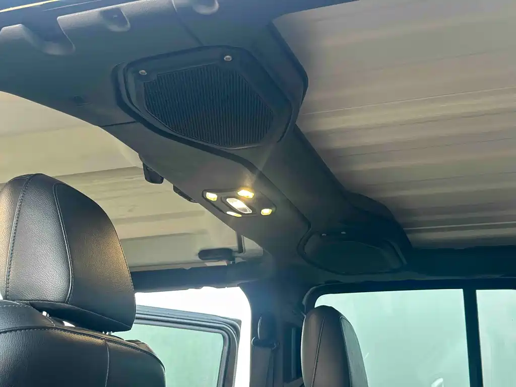 Jeep Wrangler 2020 — фото 8