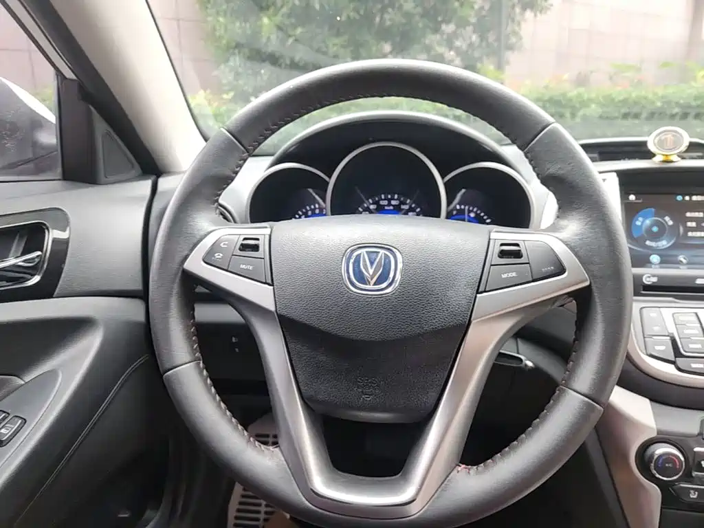 Changan Eado XT 2016 — фото 11