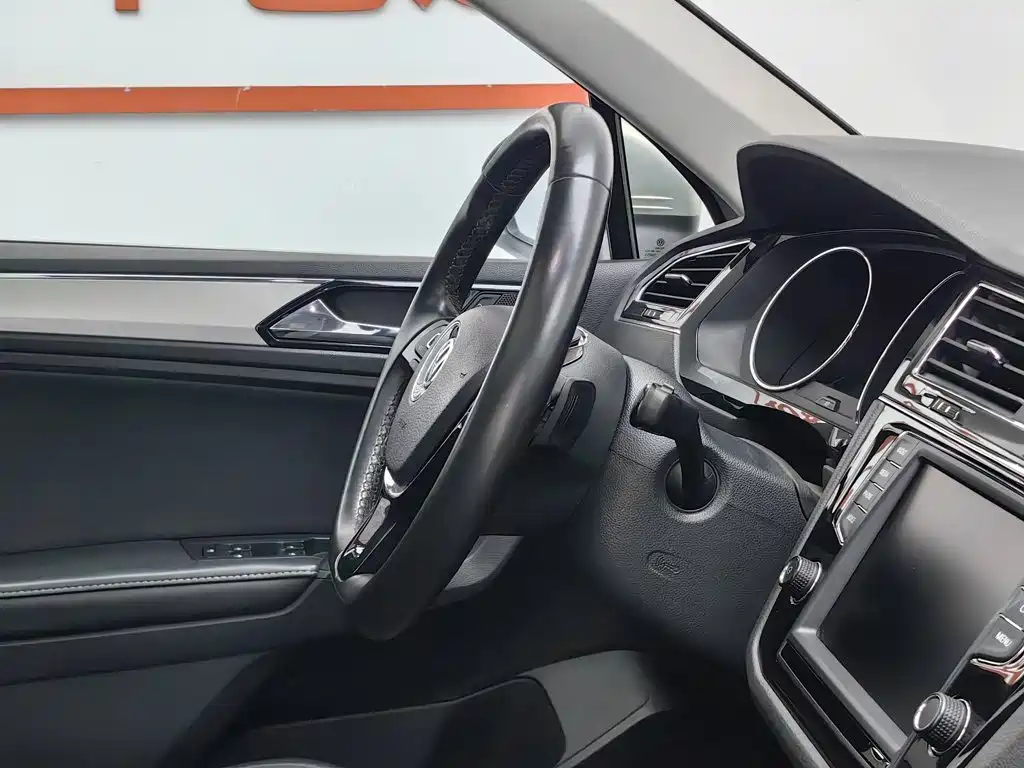 Volkswagen Tiguan L 2017 — фото 22