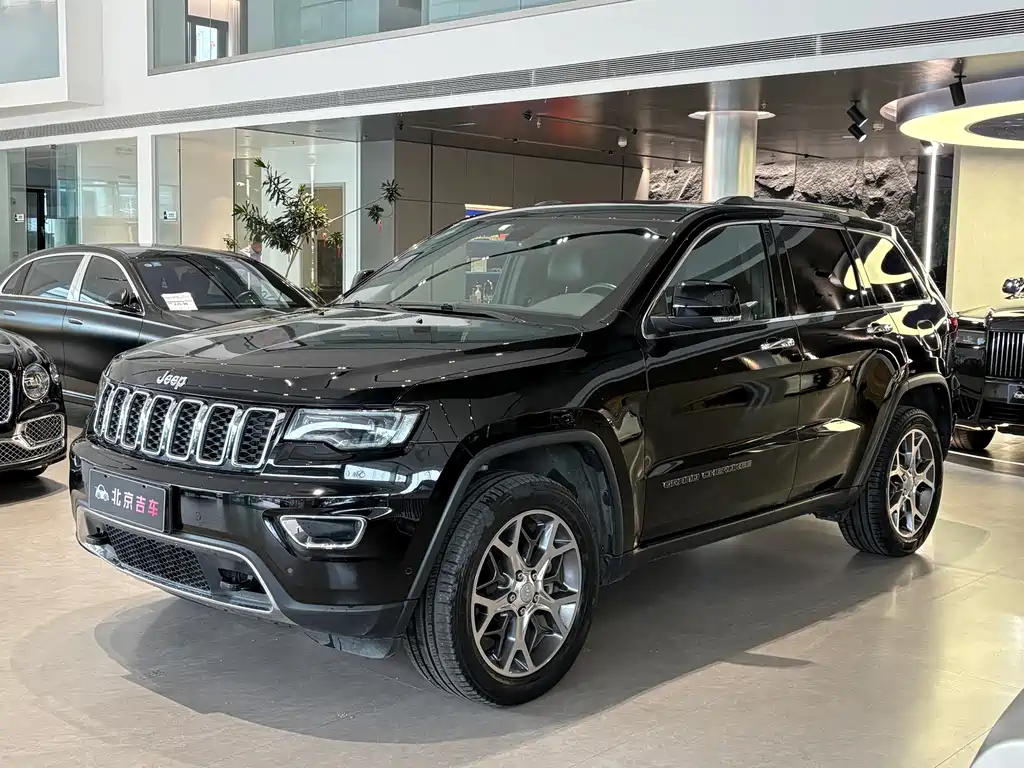 Jeep Grand Cherokee 2020 — фото 1