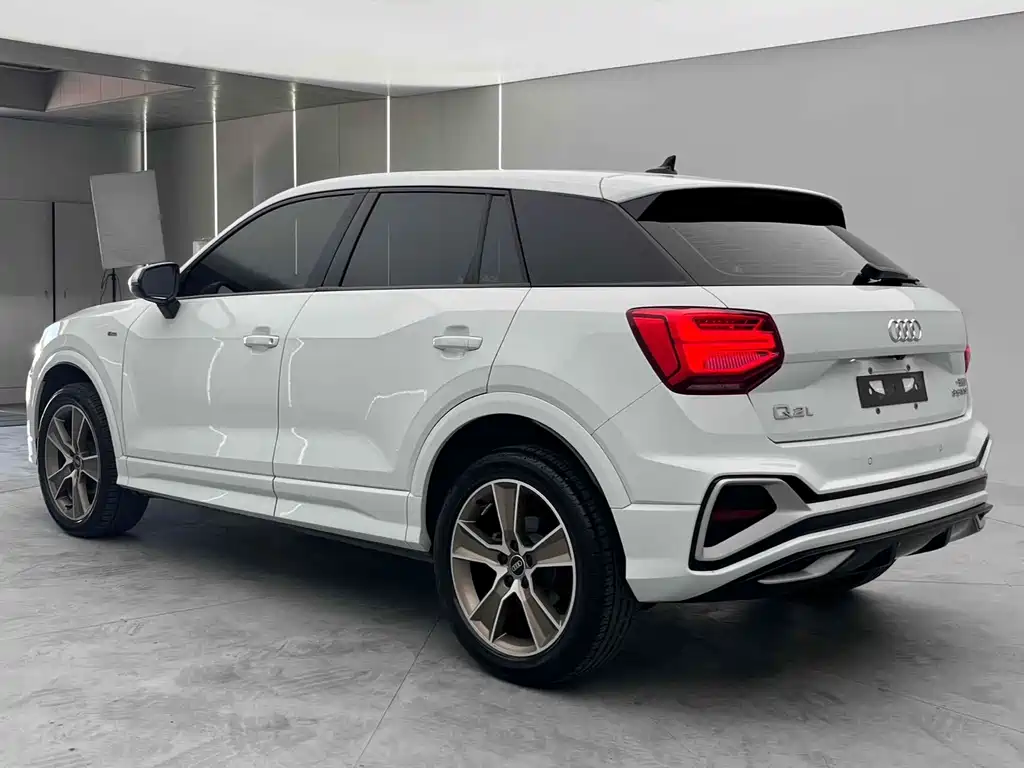 Audi Q2L 2022 — фото 20