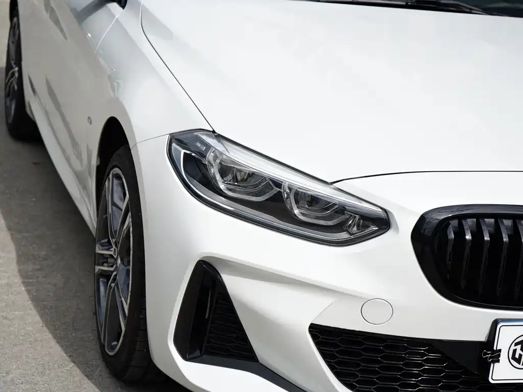 BMW 1 Series 2021 — фото 10