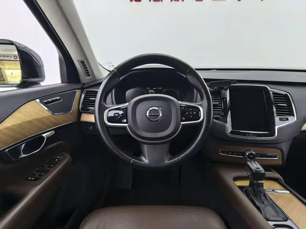 Volvo XC90 2020 — фото 13